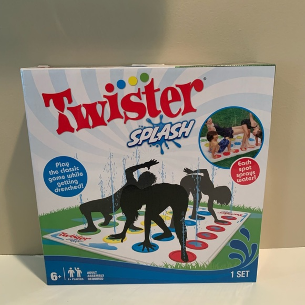 NEW HASBRO TWISTER SPLASH WATER‎ GAME FOR KIDS BACKYARD SPRINKLER OUTDOOR GAMES